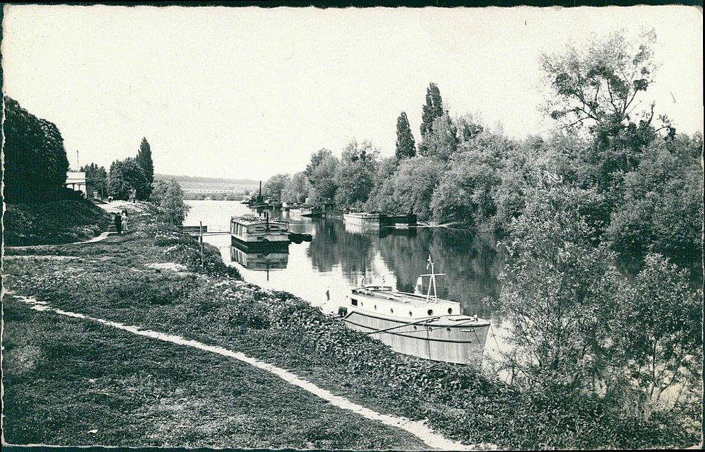 Carte postale sur Le Port-Marly - France