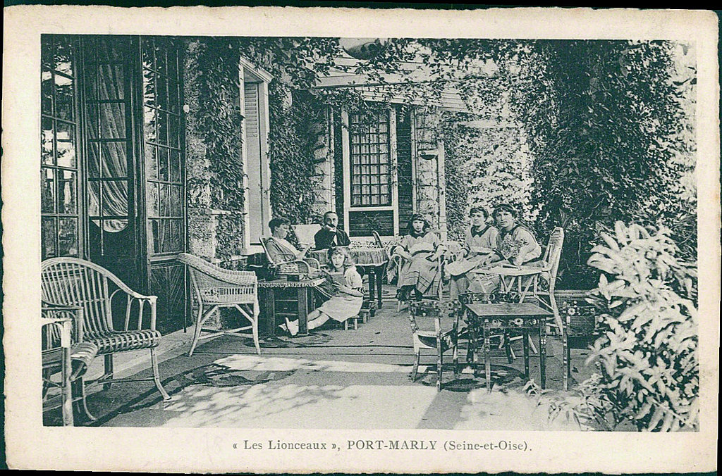 Carte postale sur Le Port-Marly - France